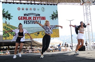 Gemlik Zeytini Festivali 3. gününde renkli görüntülerle devam ediyor 